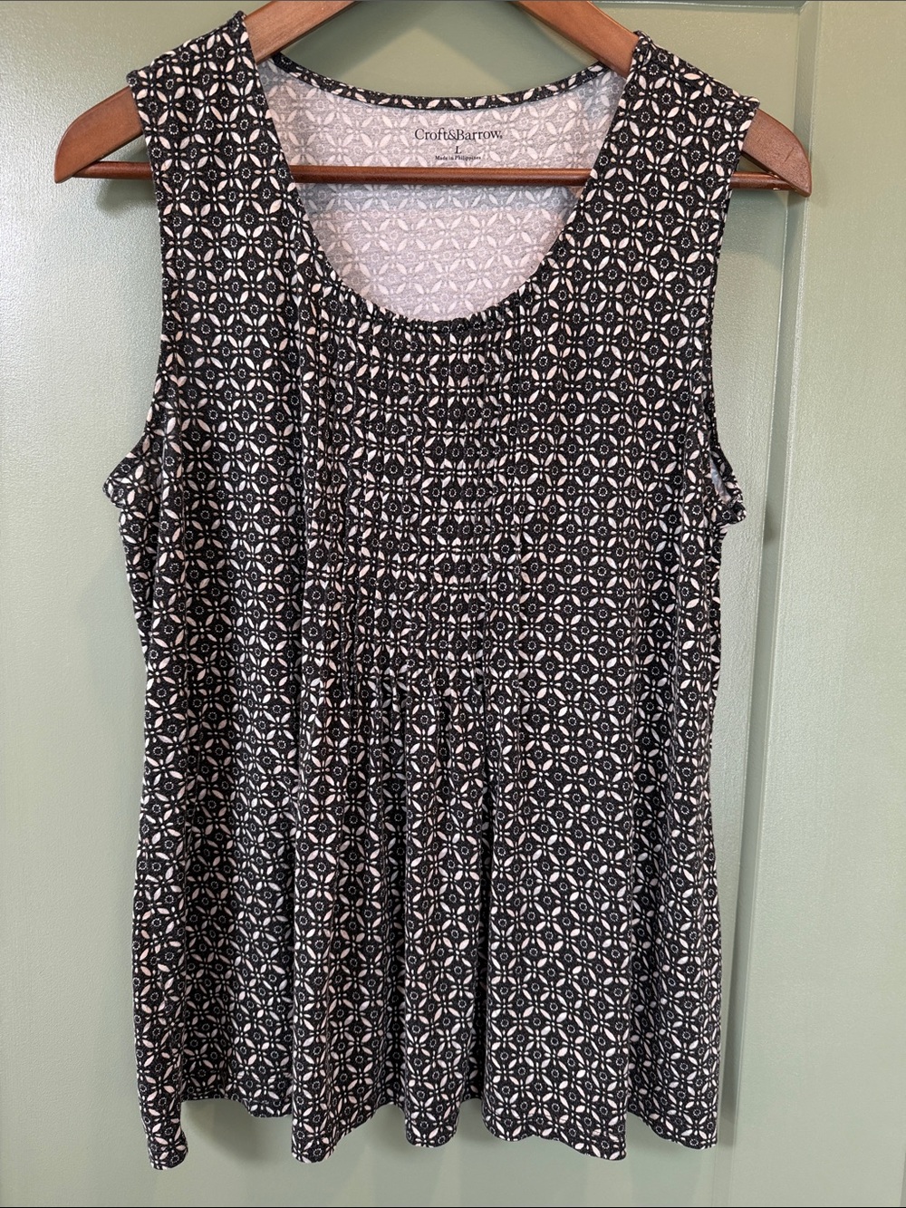 croft & barrow Black and White Sleeveless Smocked Front Tank